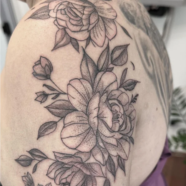Tatuagem fineline de traço fino e delicado feita na pele